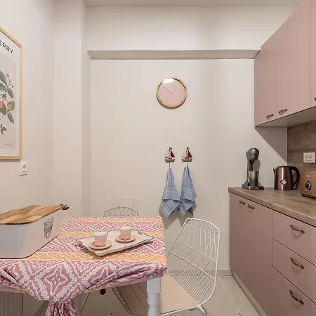 Dante Apartment *